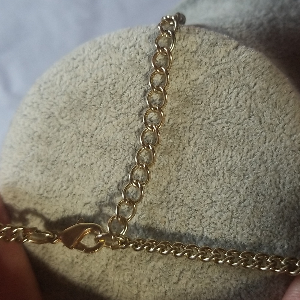 She Makes A Statement Pretty Statement Necklace - image 5